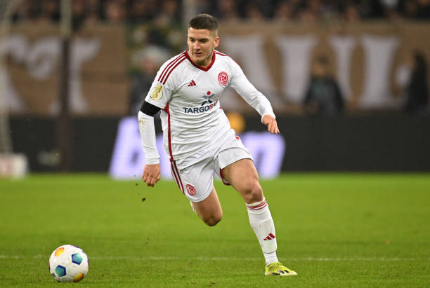 中凭借个人 中凭借个人